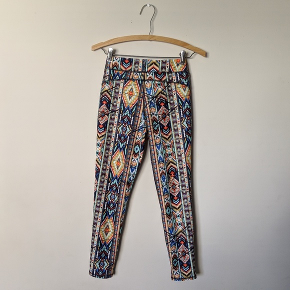 Xersion Pants - 🌻5/10$ Xersion tribal pattern capri leggings